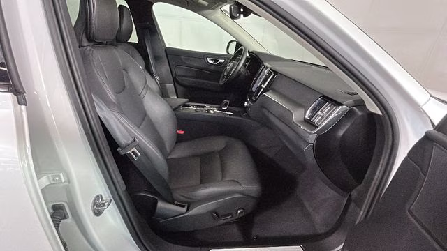 2025 Crystal White Metallic Volvo XC60 B5 Core AWD SUV