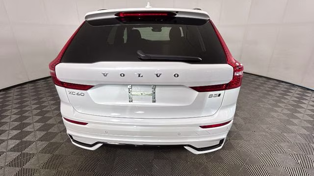 2025 Crystal White Metallic Volvo XC60 B5 Core AWD SUV