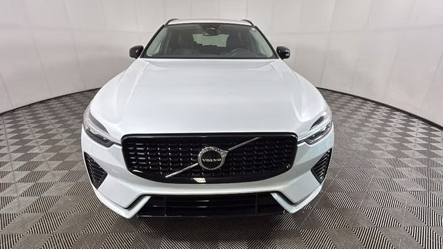 2025 Crystal White Metallic Volvo XC60 B5 Core AWD SUV