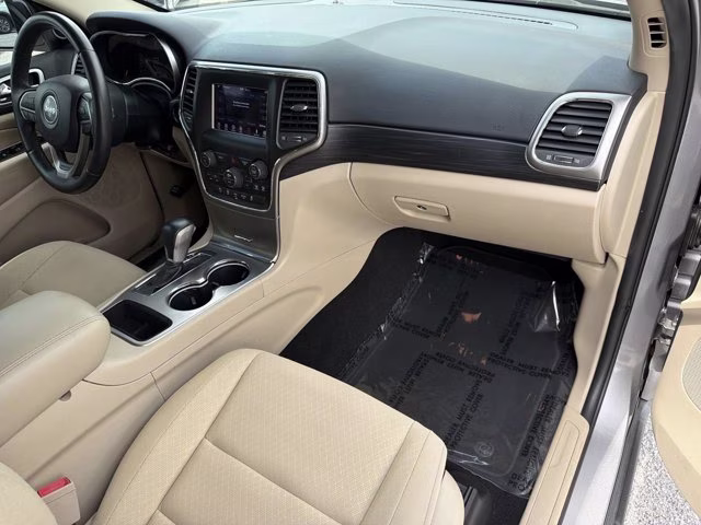 2019 Billet Silver Metallic Clearcoat Jeep Grand Cherokee Laredo E RWD SUV