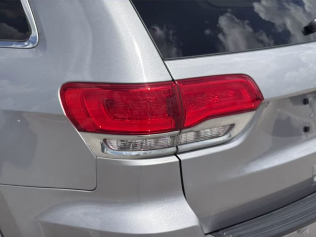 2019 Billet Silver Metallic Clearcoat Jeep Grand Cherokee Laredo E RWD SUV