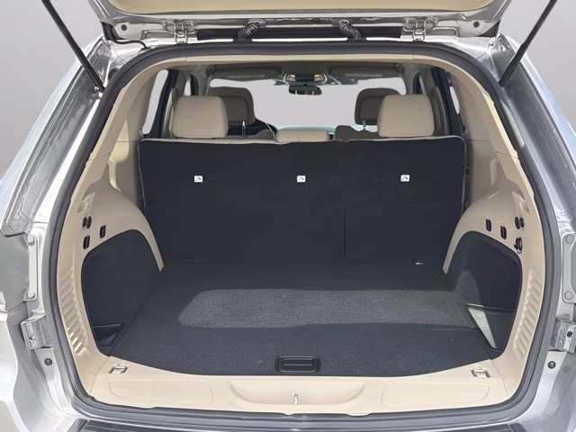2019 Billet Silver Metallic Clearcoat Jeep Grand Cherokee Laredo E RWD SUV