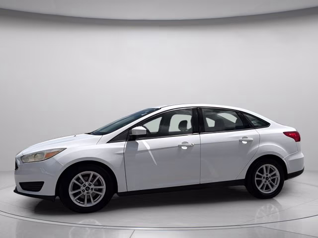 2018 Oxford White Ford Focus SE FWD Sedan