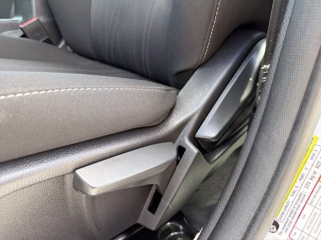 2018 Oxford White Ford Focus SE FWD Sedan
