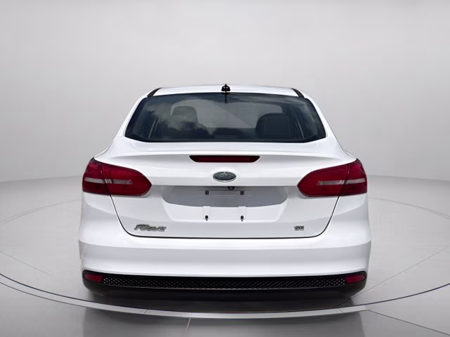 2018 Oxford White Ford Focus SE FWD Sedan