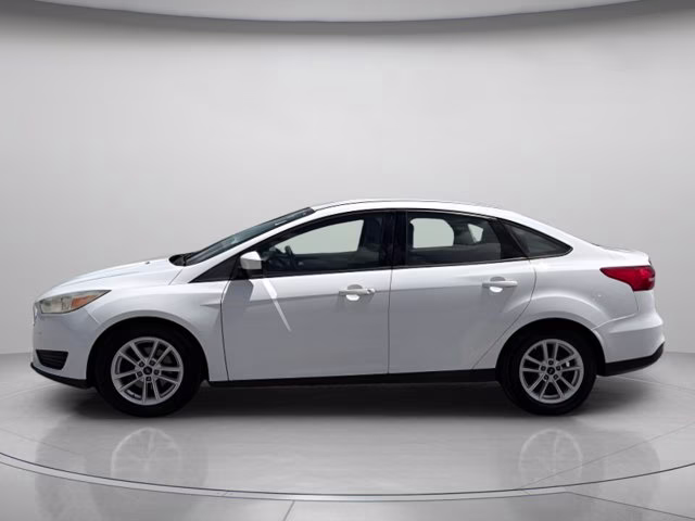 2018 Oxford White Ford Focus SE FWD Sedan