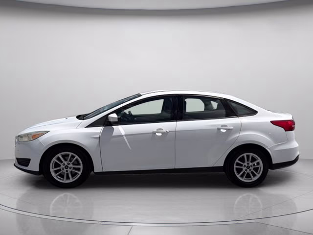 2018 Oxford White Ford Focus SE FWD Sedan