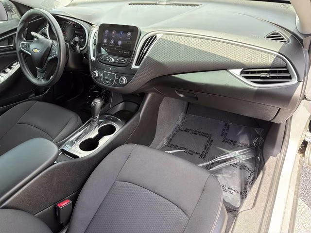 2019 Silver Ice Metallic Chevrolet Malibu LS FWD Sedan