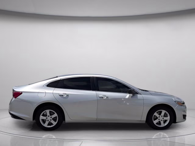 2019 Silver Ice Metallic Chevrolet Malibu LS FWD Sedan