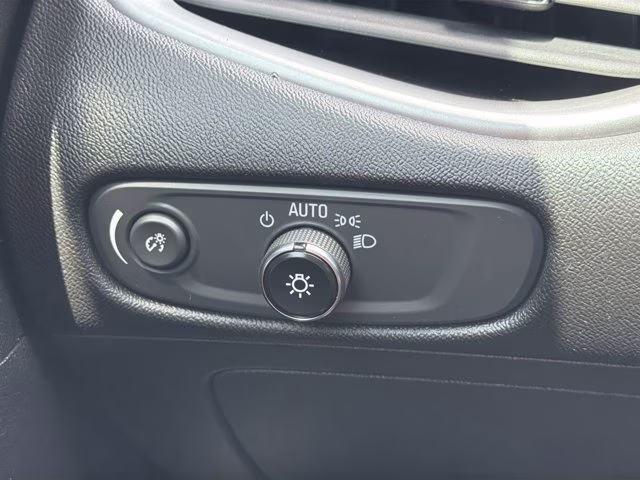 2019 Silver Ice Metallic Chevrolet Malibu LS FWD Sedan