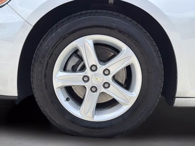 2019 Silver Ice Metallic Chevrolet Malibu LS FWD Sedan