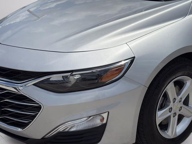 2019 Silver Ice Metallic Chevrolet Malibu LS FWD Sedan