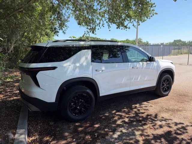 2025 Summit White Chevrolet Traverse LT FWD SUV