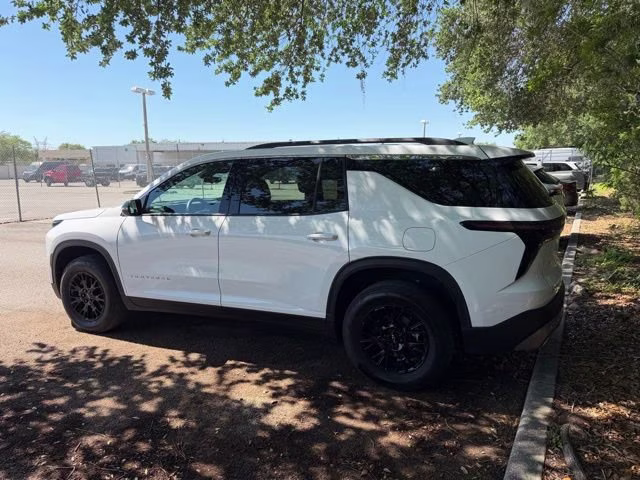 2025 Summit White Chevrolet Traverse LT FWD SUV