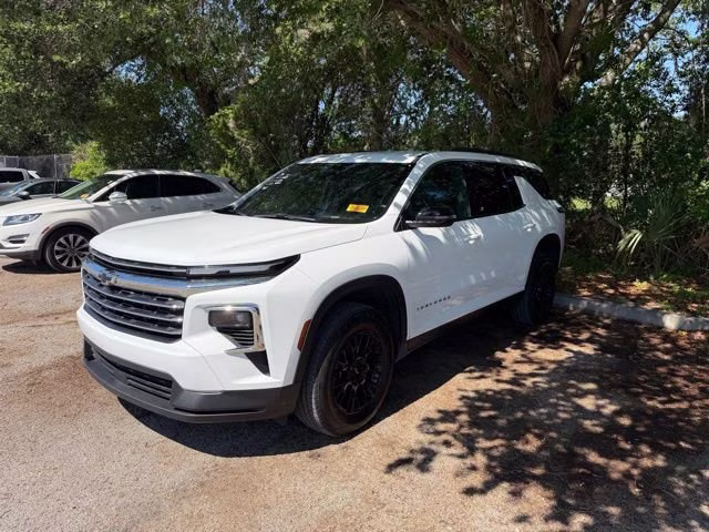 2025 Summit White Chevrolet Traverse LT FWD SUV