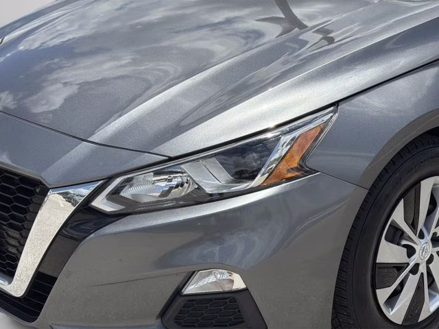 2021 Gun Metallic Nissan Altima 2.5 S FWD Sedan