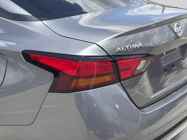 2021 Gun Metallic Nissan Altima 2.5 S FWD Sedan