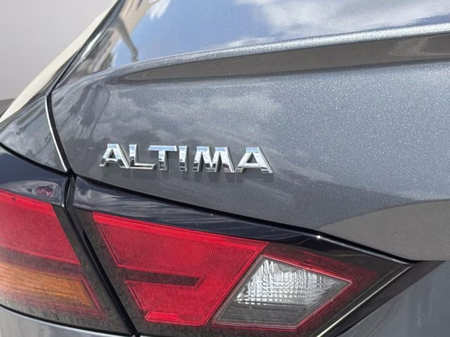 2021 Gun Metallic Nissan Altima 2.5 S FWD Sedan