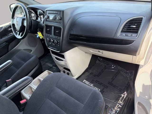 2016 Billet Silver Metallic Clearcoat Dodge Grand Caravan SE Plus FWD Van