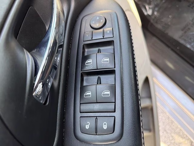 2016 Billet Silver Metallic Clearcoat Dodge Grand Caravan SE Plus FWD Van