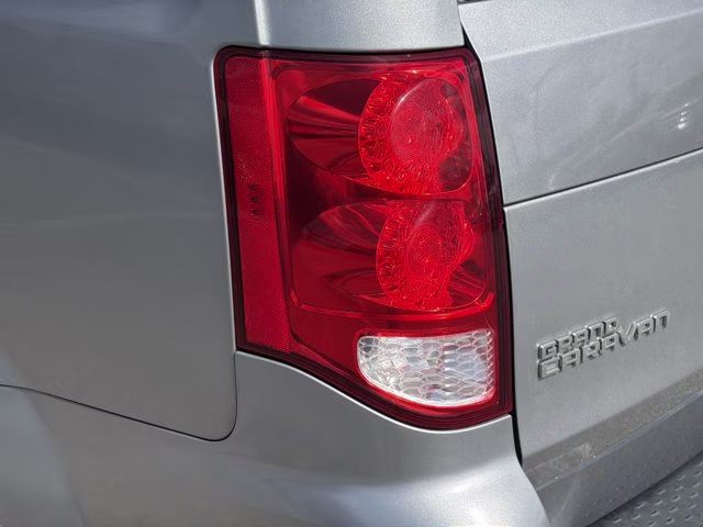 2016 Billet Silver Metallic Clearcoat Dodge Grand Caravan SE Plus FWD Van
