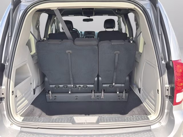 2016 Billet Silver Metallic Clearcoat Dodge Grand Caravan SE Plus FWD Van