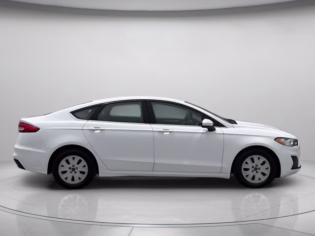 2019 Oxford White Ford Fusion S FWD Sedan