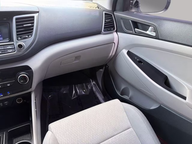 2018 Molten Silver Hyundai Tucson SE FWD SUV