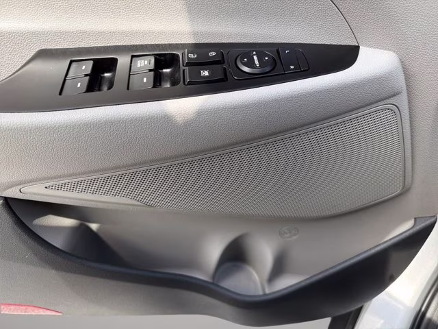2018 Molten Silver Hyundai Tucson SE FWD SUV