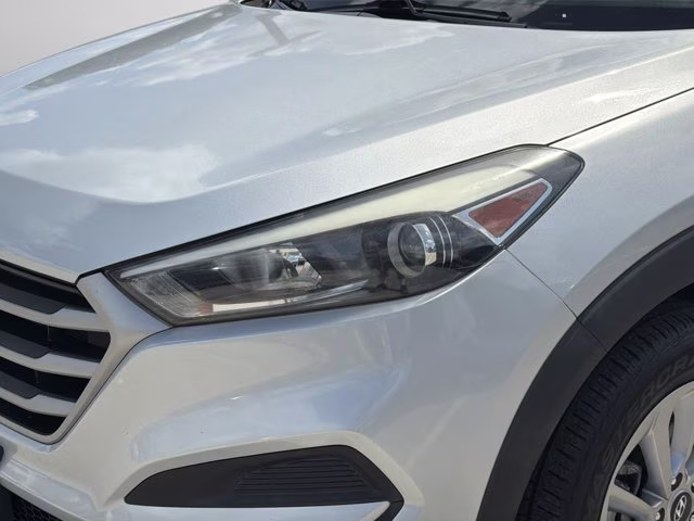 2018 Molten Silver Hyundai Tucson SE FWD SUV
