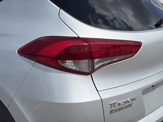 2018 Molten Silver Hyundai Tucson SE FWD SUV
