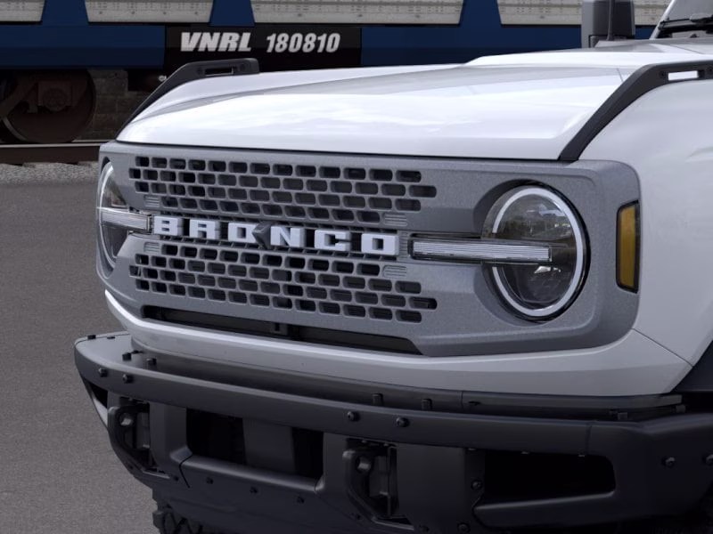 2026 Oxford White Ford Bronco Badlands 4X4 SUV