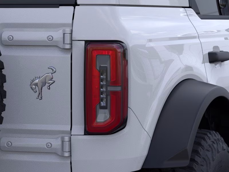 2026 Oxford White Ford Bronco Badlands 4X4 SUV