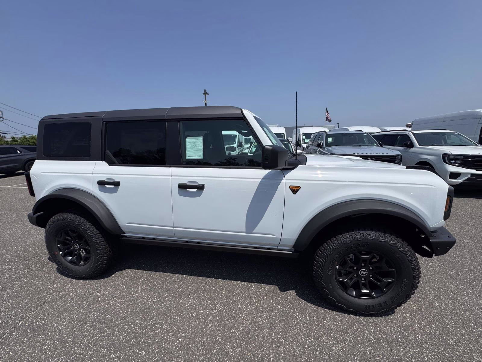 2026 Oxford White Ford Bronco Badlands 4 Door Advanced 4x4 4X4 SUV