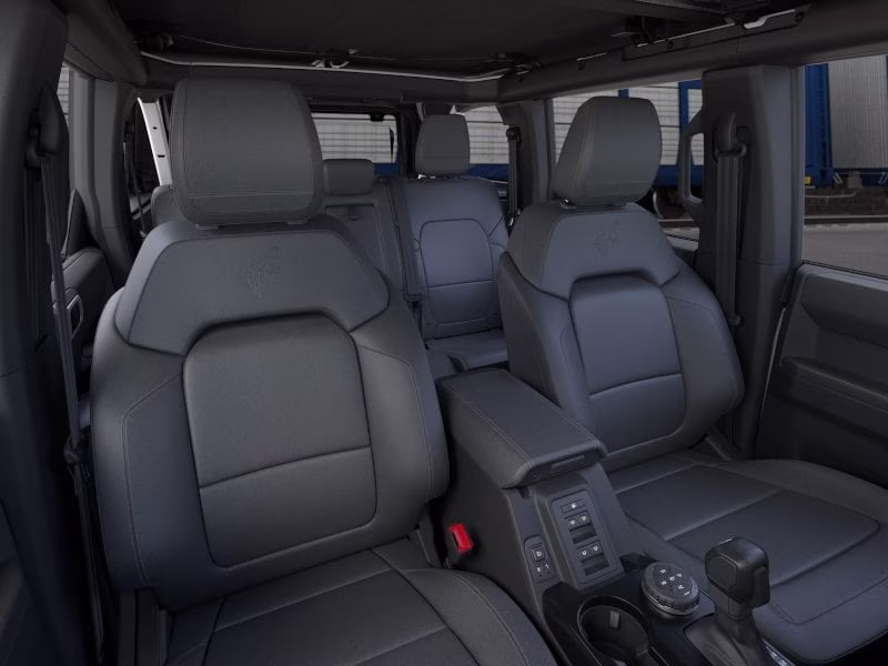 2026 Oxford White Ford Bronco Badlands 4X4 SUV