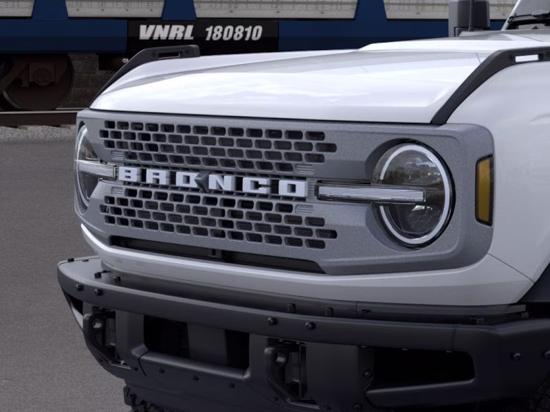 2026 Oxford White Ford Bronco Badlands 4X4 SUV