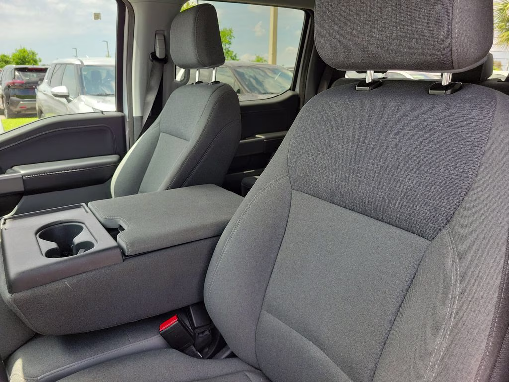 2025 Oxford White Ford F-150 XLT RWD Truck