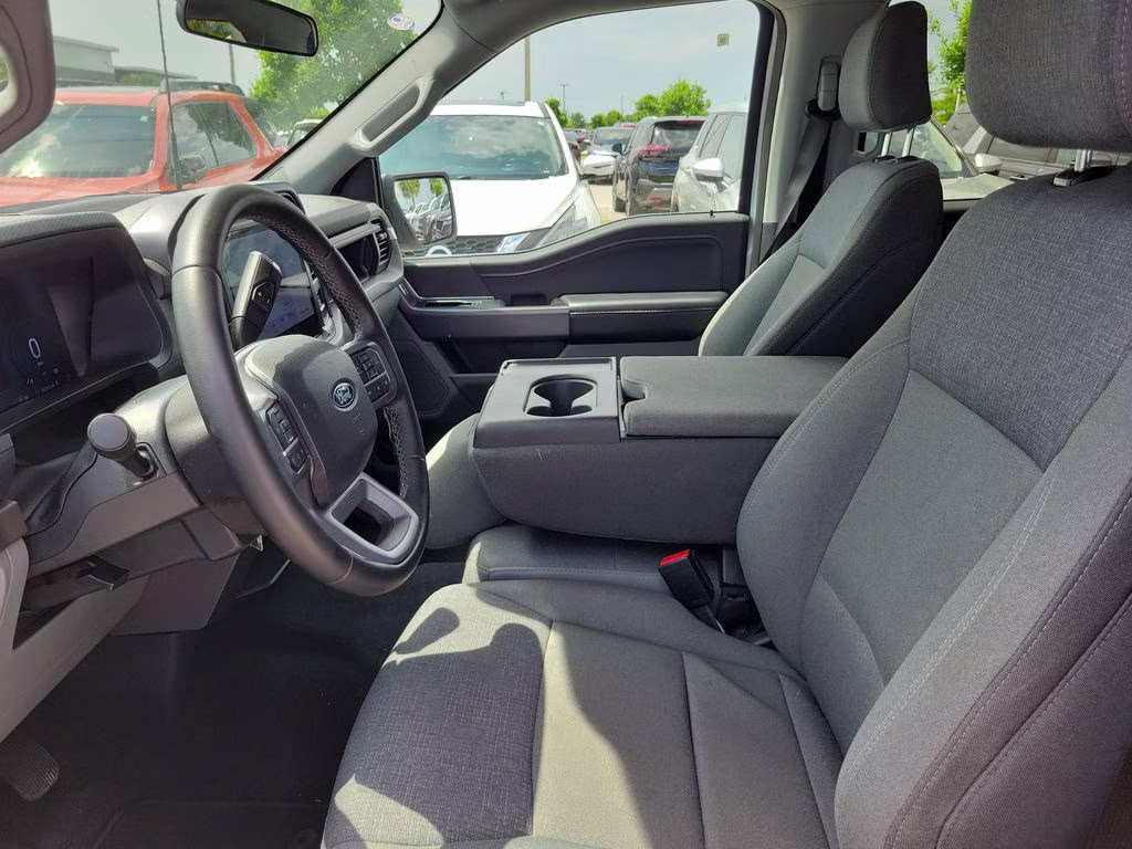 2025 Oxford White Ford F-150 XLT RWD Truck