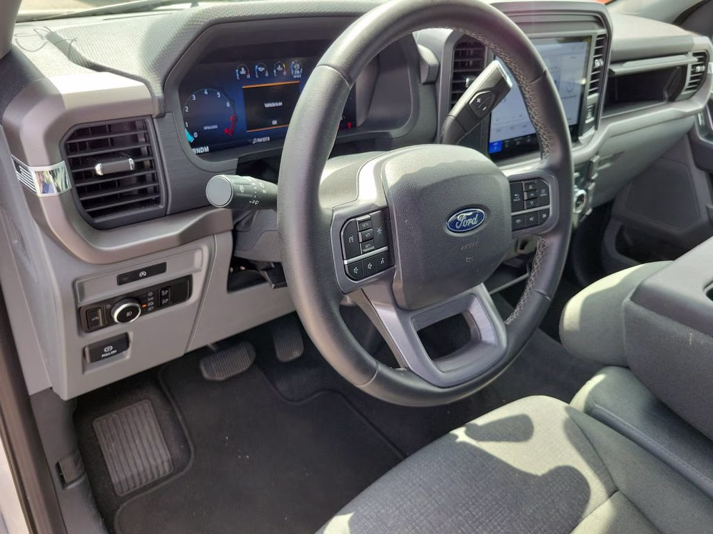 2025 Oxford White Ford F-150 XLT RWD Truck