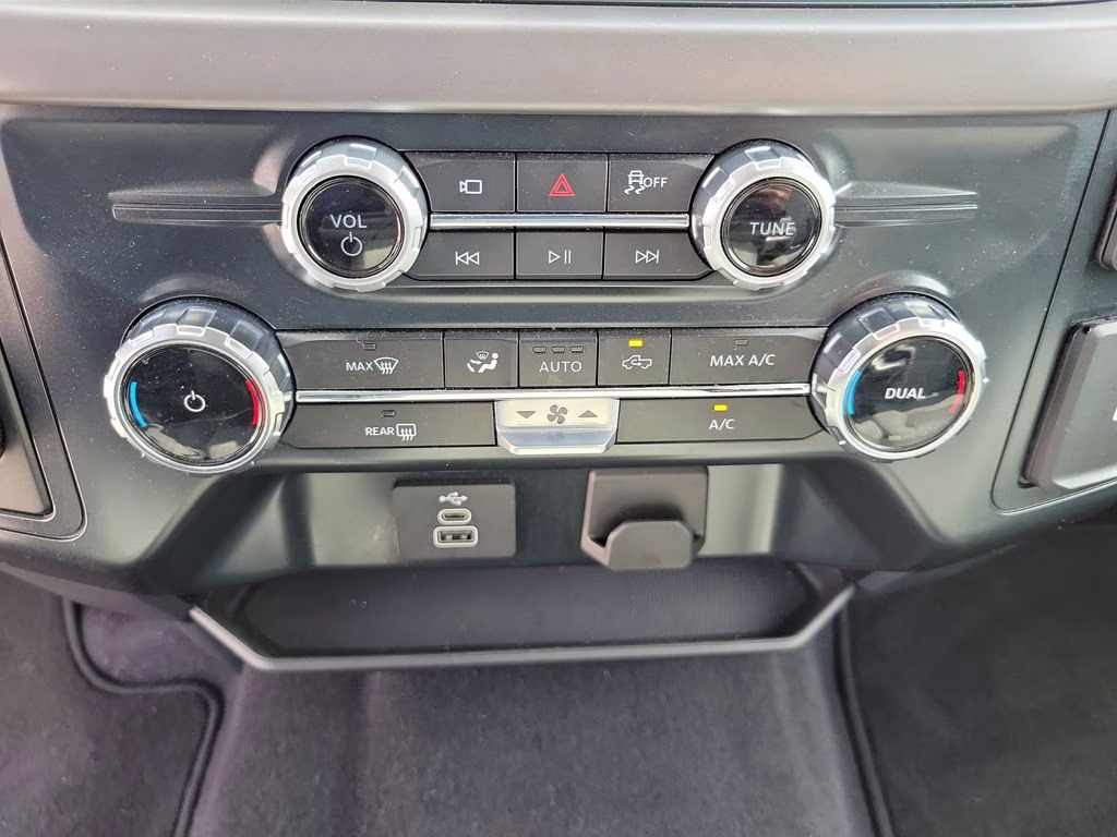 2025 Oxford White Ford F-150 XLT RWD Truck