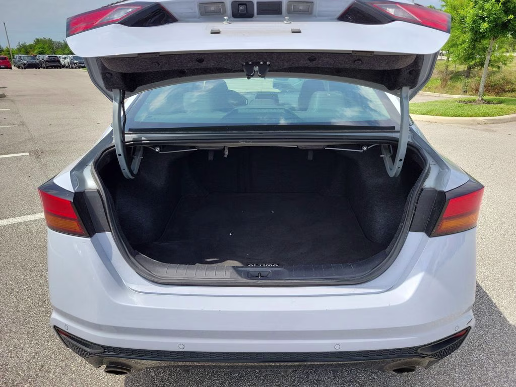 2024 Gray Sky Pearl Nissan Altima 2.5 SR FWD Sedan