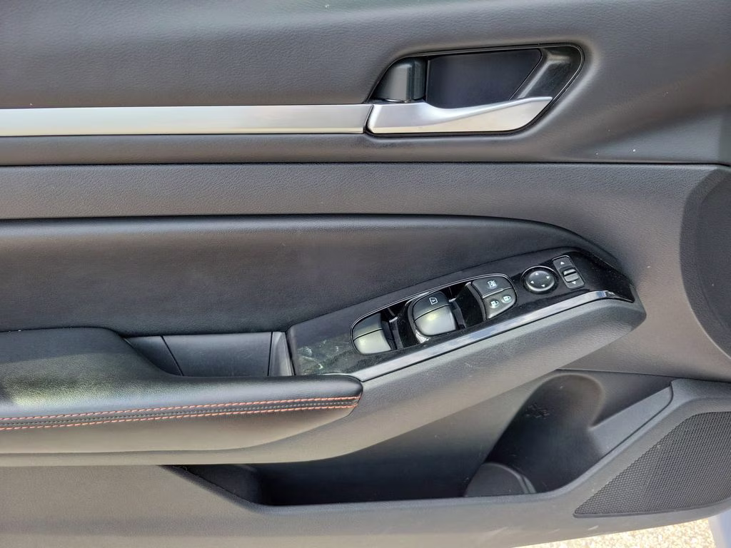 2024 Gray Sky Pearl Nissan Altima 2.5 SR FWD Sedan