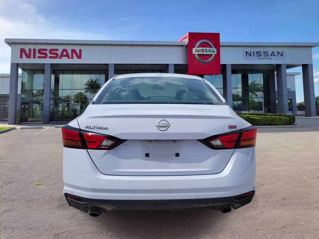 2024 Gray Sky Pearl Nissan Altima 2.5 SR FWD Sedan