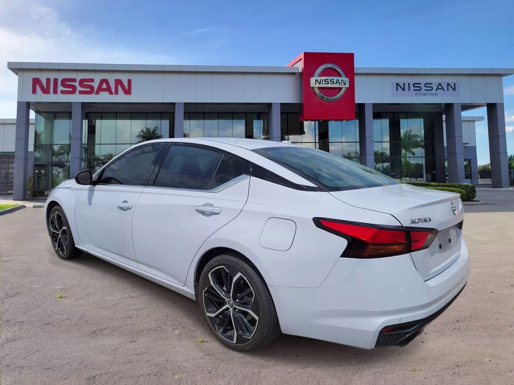 2024 Gray Sky Pearl Nissan Altima 2.5 SR FWD Sedan