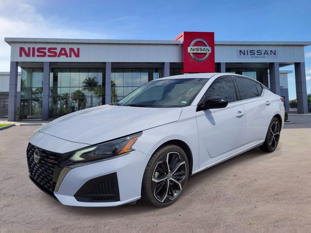 2024 Gray Sky Pearl Nissan Altima 2.5 SR FWD Sedan
