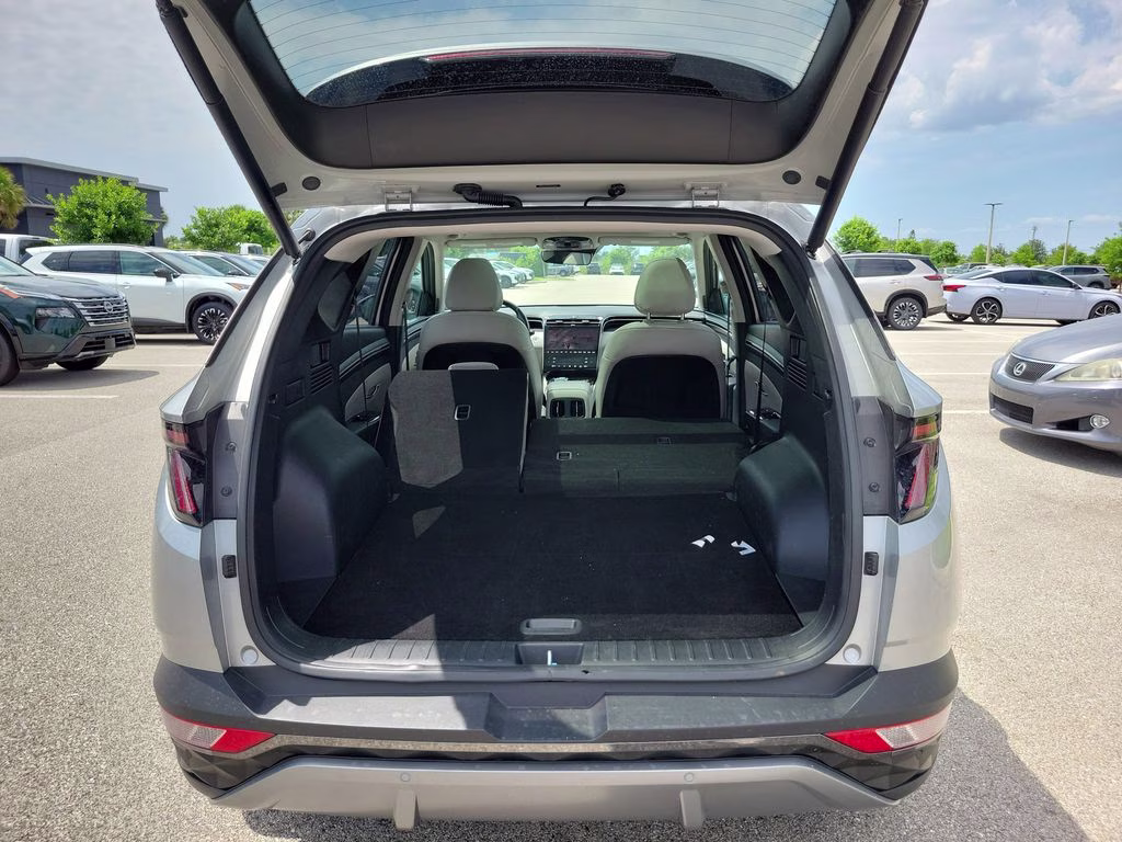 2024 Shimmering Silver Hyundai Tucson Limited FWD SUV