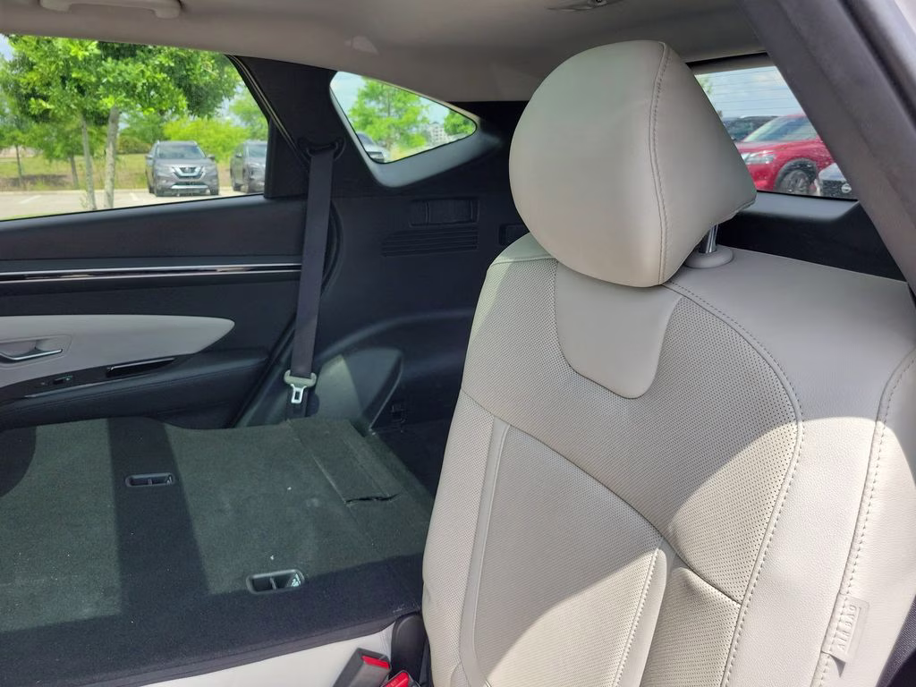 2024 Shimmering Silver Hyundai Tucson Limited FWD SUV