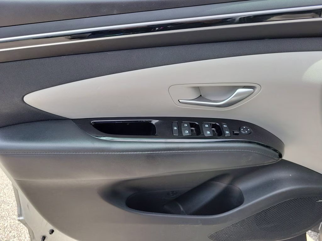2024 Shimmering Silver Hyundai Tucson Limited FWD SUV