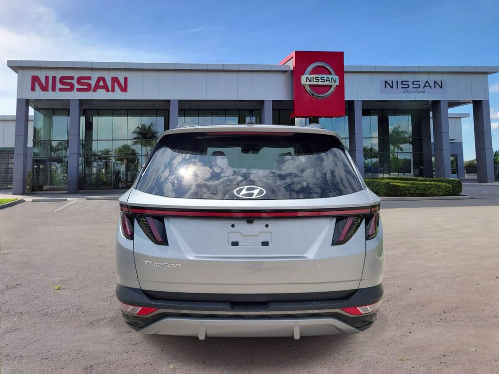 2024 Shimmering Silver Hyundai Tucson Limited FWD SUV