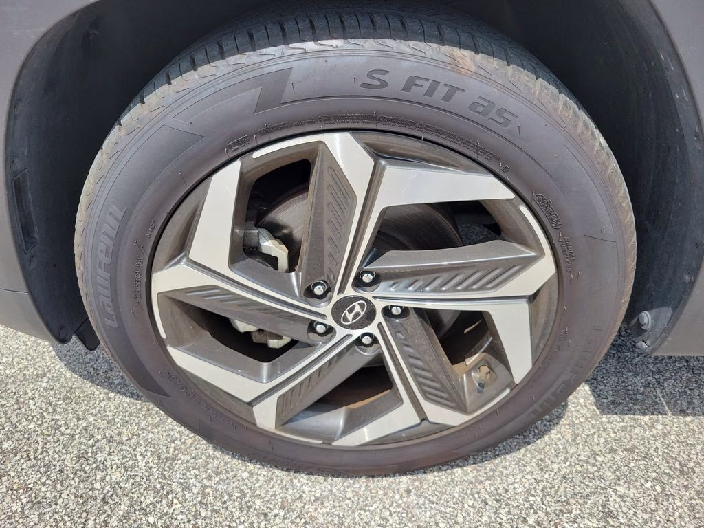 2024 Shimmering Silver Hyundai Tucson Limited FWD SUV
